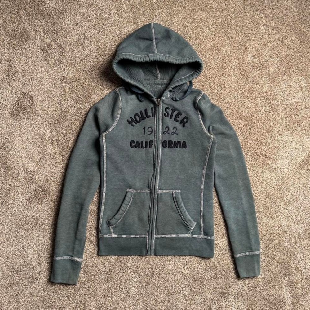 HOLLISTER FITTED WAFFLE KNIT-LINED ZIP UP HOODIE